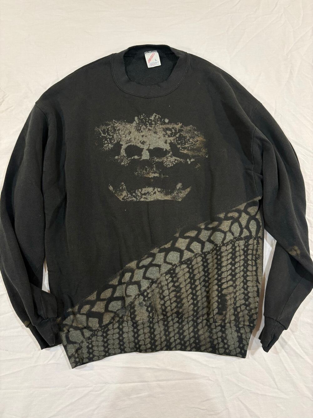 VTG Custom Reworked Bleach Dyed Emo Punk Goth Black Skull Sweatshirt Size Large